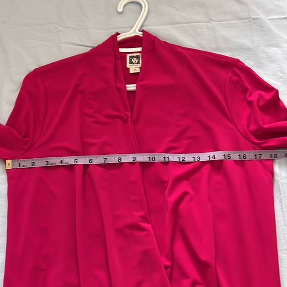 Anne Klein blouse in fuschia - Picture 8 of 9